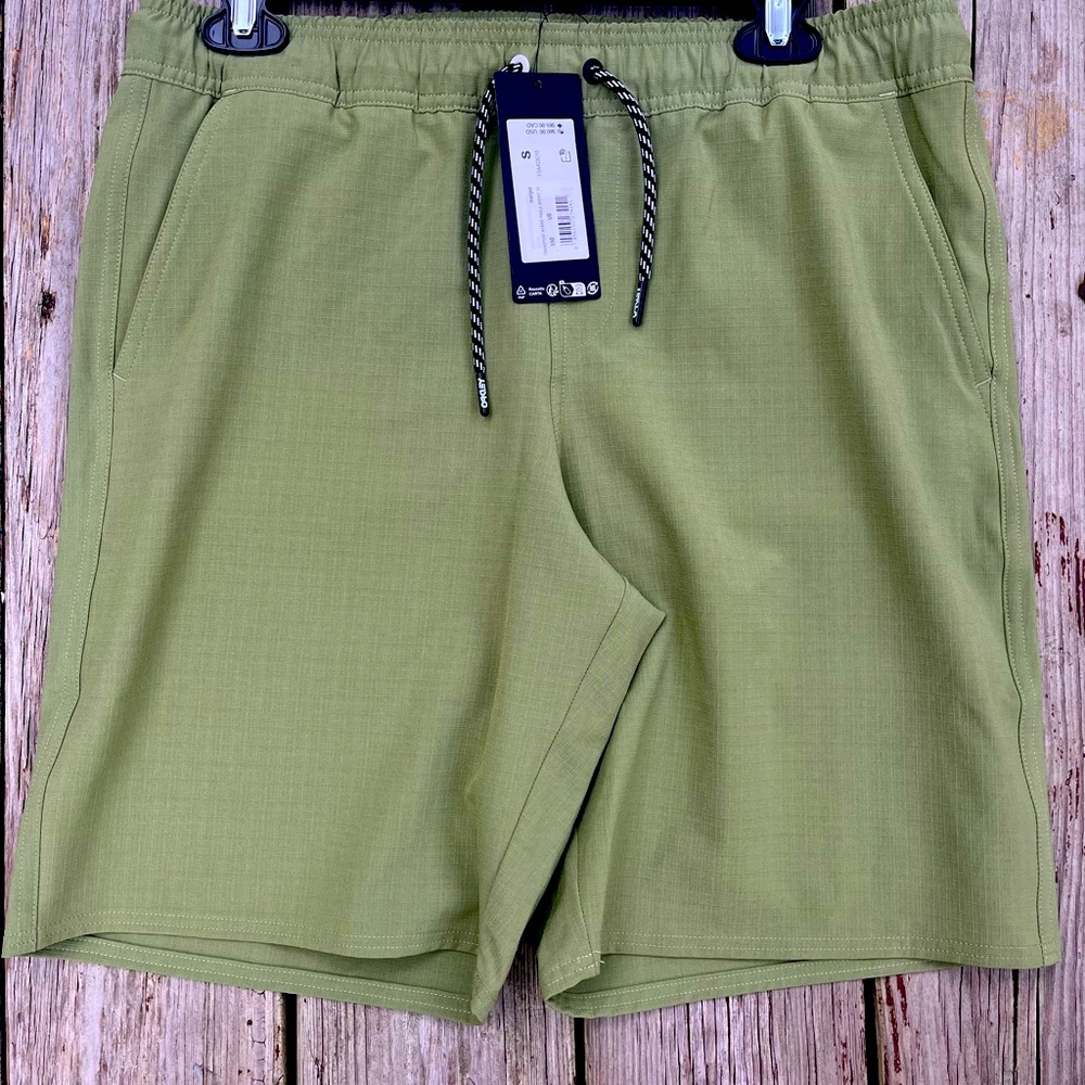 Oakley mens chino drawstring shorts green size small
